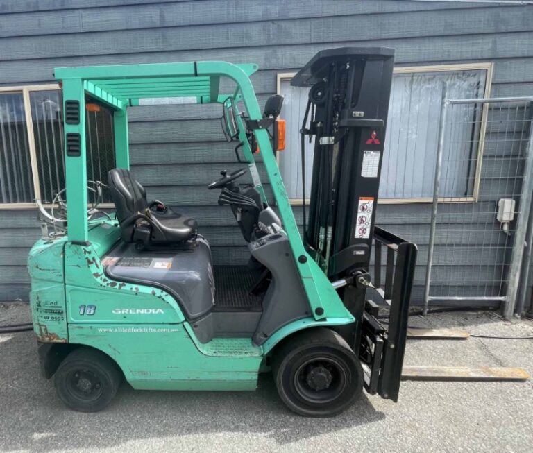 Mitsubishi 1800kg LPG forklift with 4700mm 3 stage mast, sideshift, & fork positioner