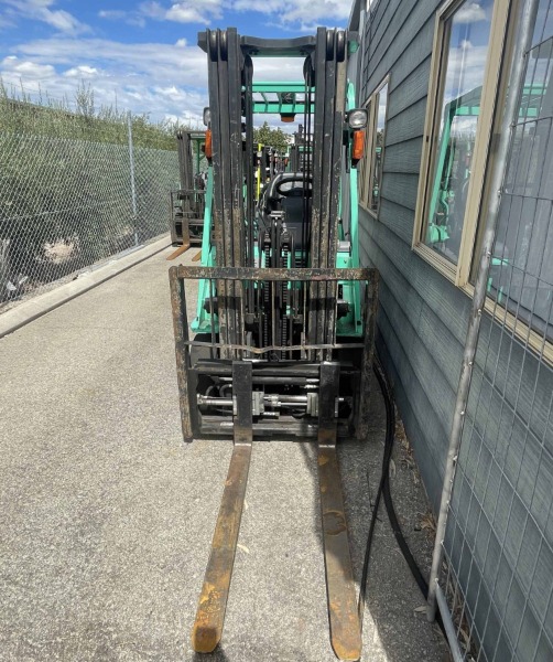 
								Mitsubishi 1800kg LPG forklift with 4700mm 3 stage mast, sideshift, & fork positioner full									