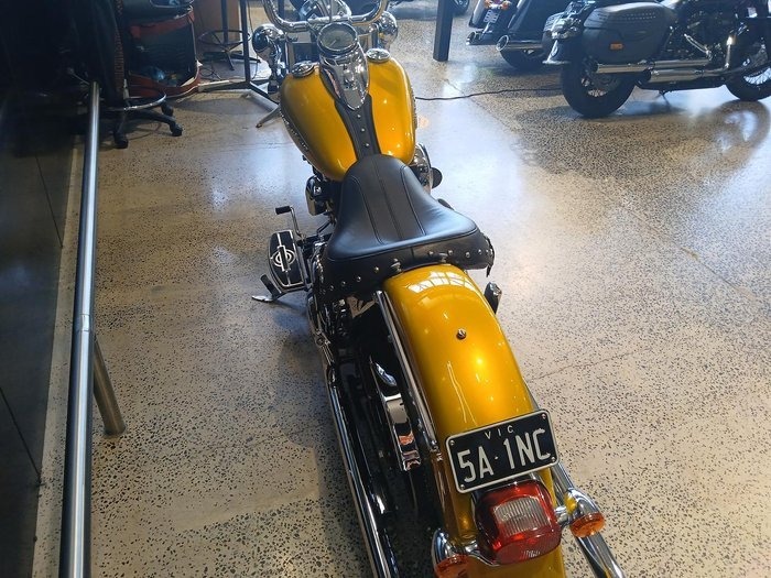 
								Harley-Davidson Heritage Softail Classic 1690 (FLSTC) Softail full									