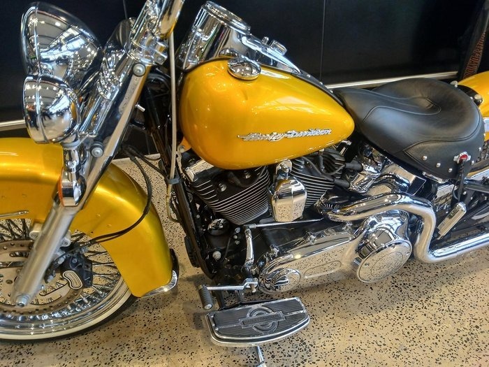 
								Harley-Davidson Heritage Softail Classic 1690 (FLSTC) Softail full									