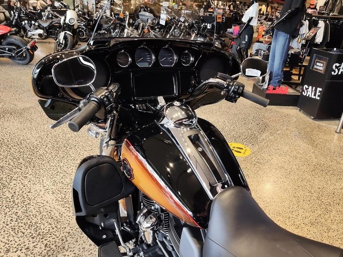 
								Harley-Davidson Tri Glide Ultra 114 (FLHTCUTG) Trike full									