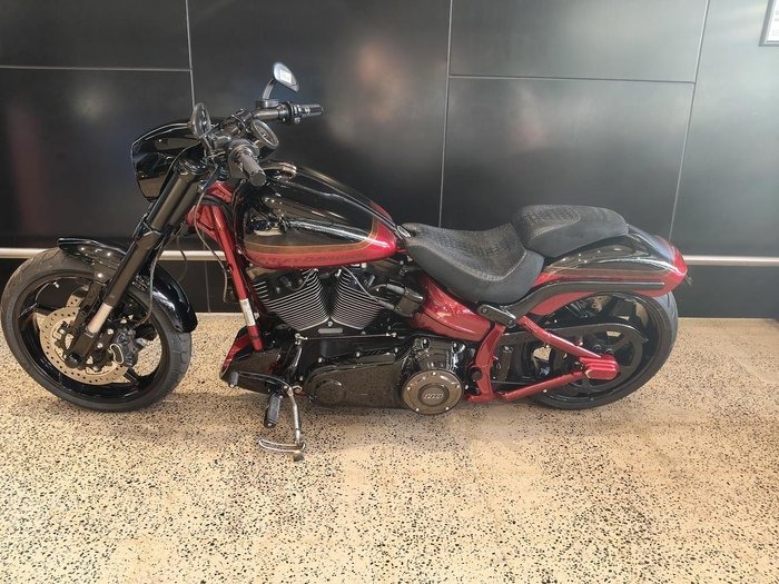 
								Harley-Davidson CVO Pro Street Breakout (FXSE) CVO full									
