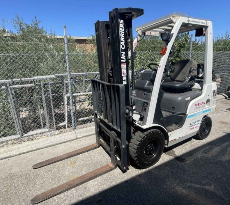 Nissan 1800kg LPG forklift with 4750mm 3 stage mast & sideshift