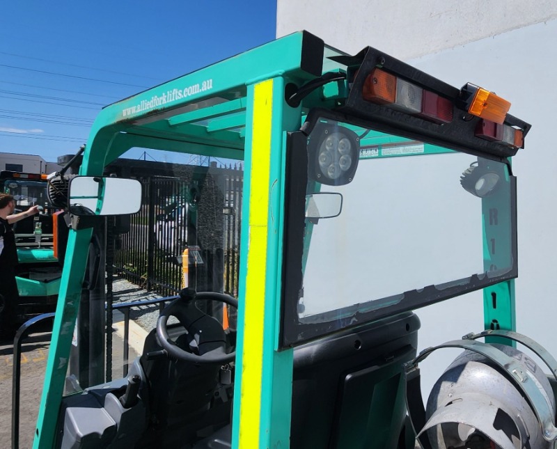 
								Mitsubishi 1800kg LPG forklift with 3000mm mast and sideshift full									