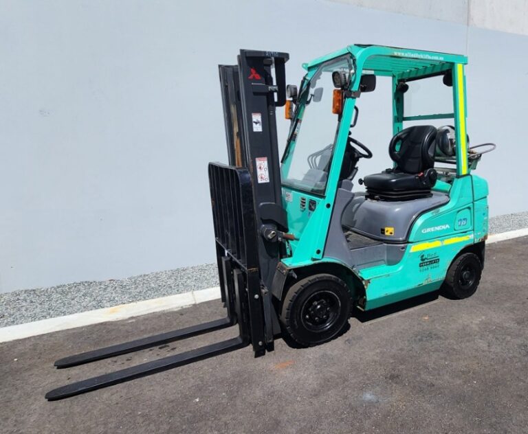 Mitsubishi 1800kg LPG forklift with 3000mm mast and sideshift