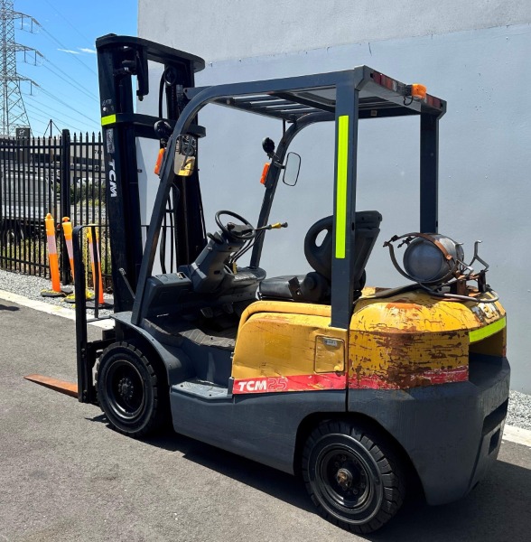 
								TCM 2500kg LPG with 4000mm mast full									