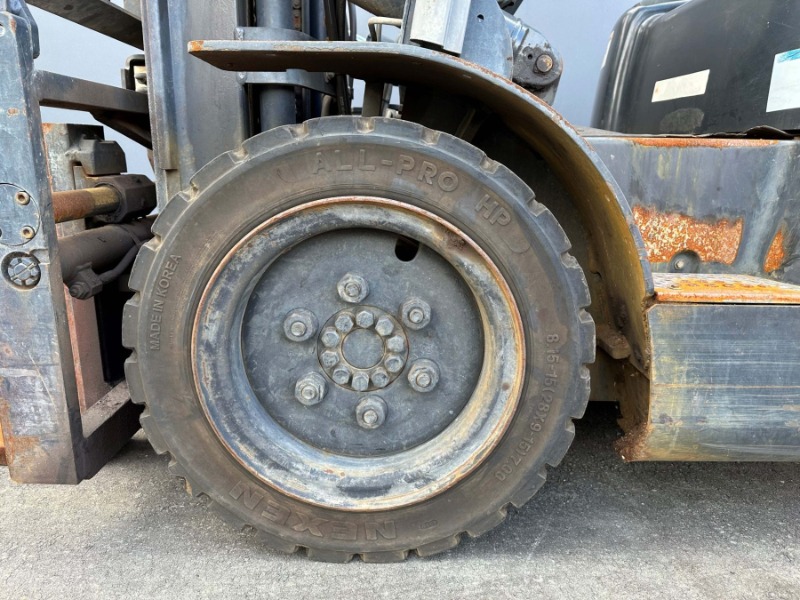 
								Crown 3300kg LPG forklift with 3 stage mast, sideshift and weight gauge. full									