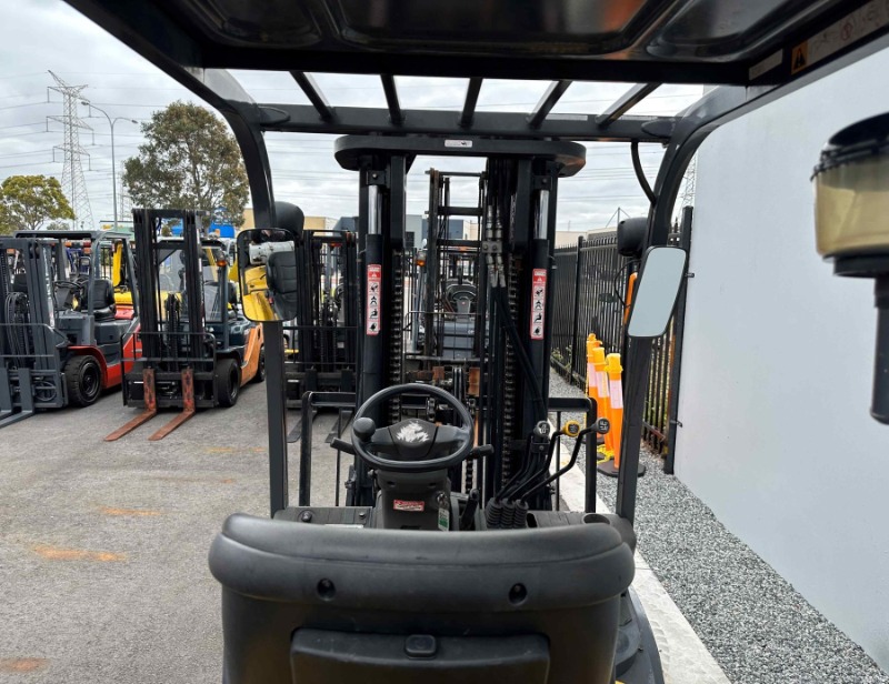 
								TCM 3000kg LPG with 4800mm mast full									