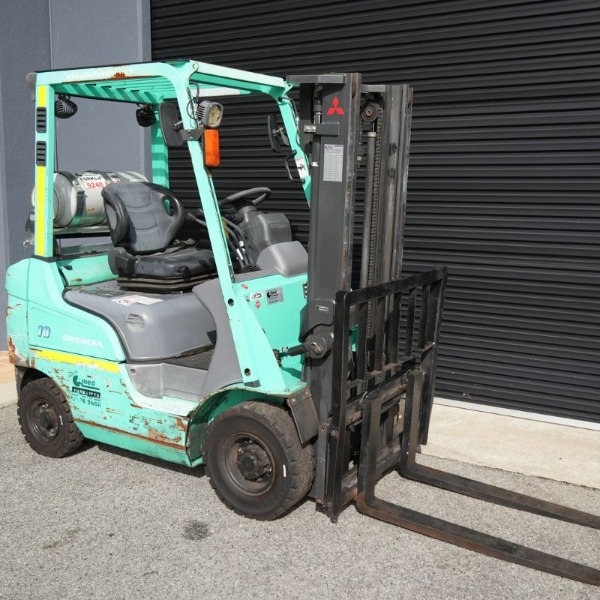 Mitsubishi 1800kg LPG Forklift with 3000mm mast and sideshift