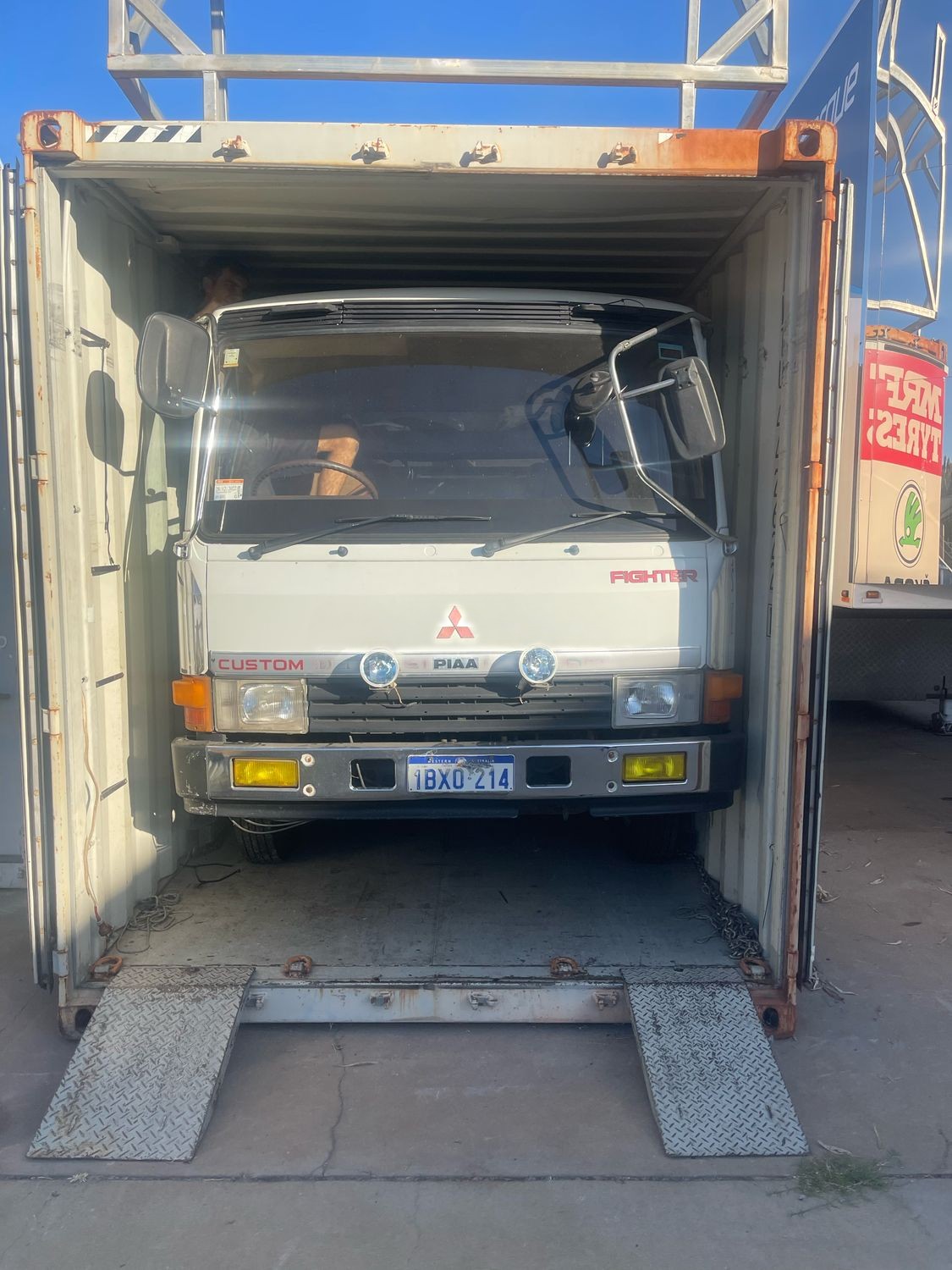 
								1989 Fuso Fighter full									