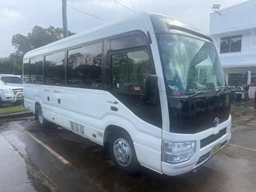 
								2022 Toyota Coaster Deluxe automatic 21 passenger lap sash seat belted mini bus full									