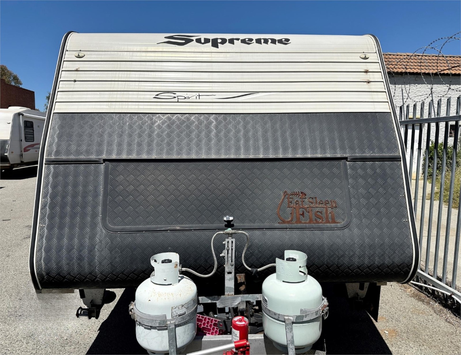 
								2015 Supreme Spirit Slide Caravan full									