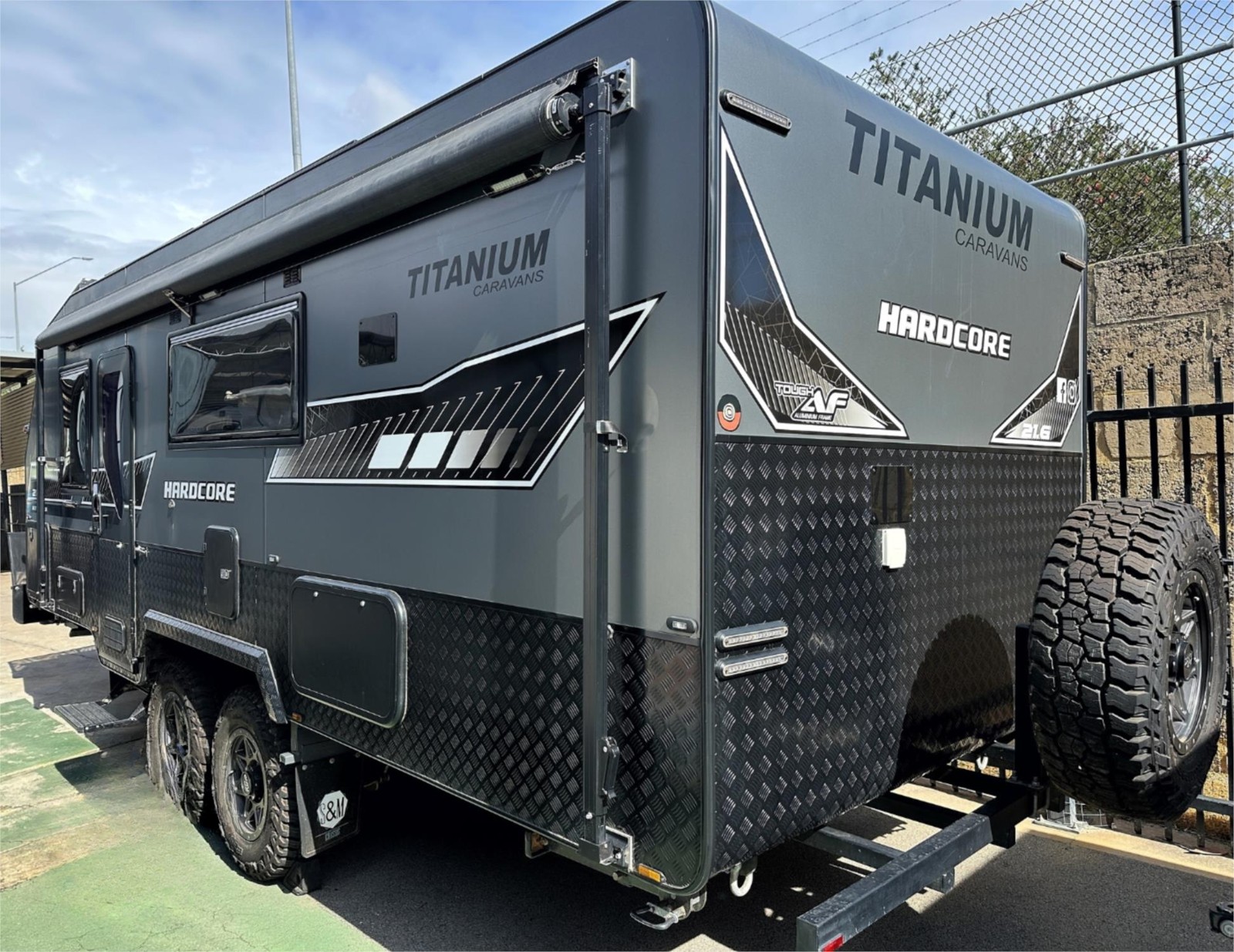 
								2023 Titanium Hardcore Bunk 216 full									