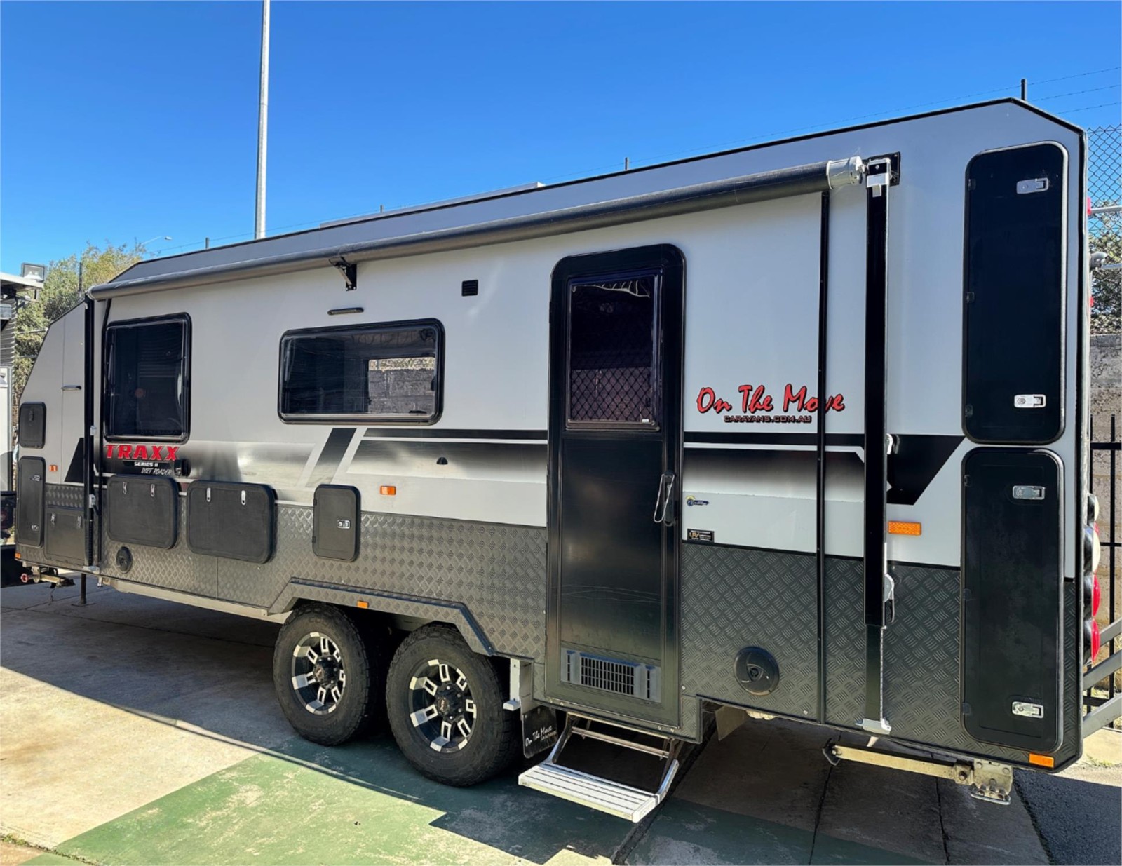
								2018 On The Move Traxx Dirt Roader Series 2 Caravan Off-Road full									