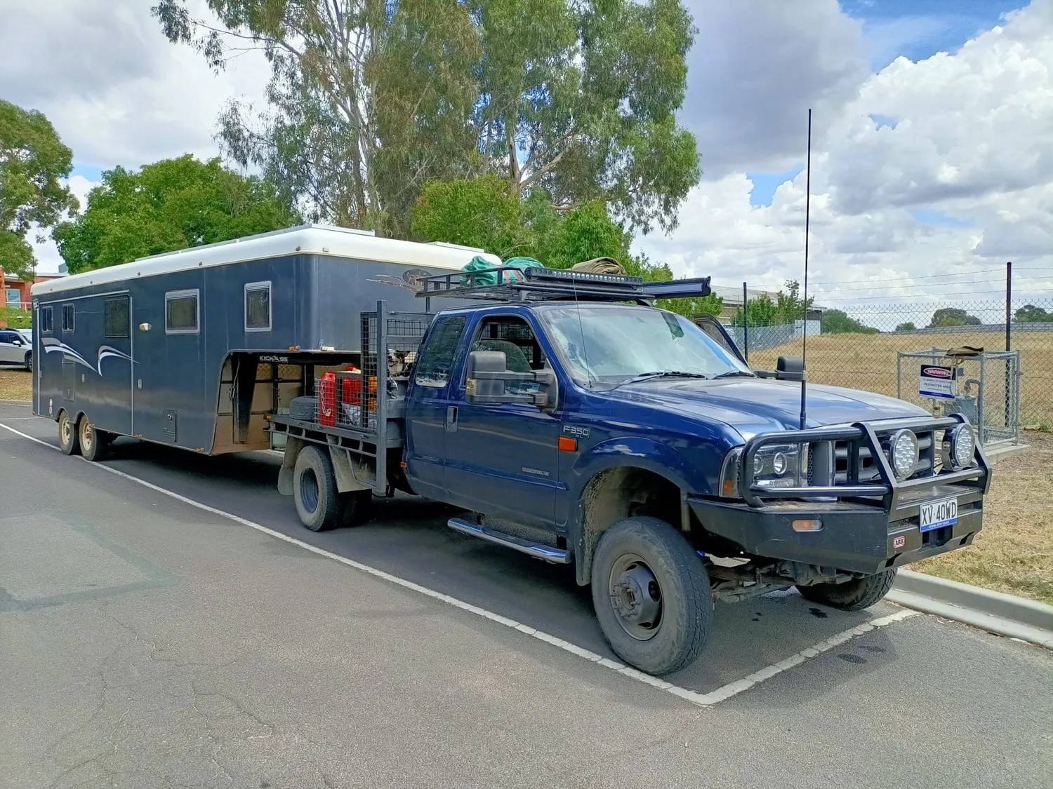 
								2011 Smiff 10m Long Gooseneck full									