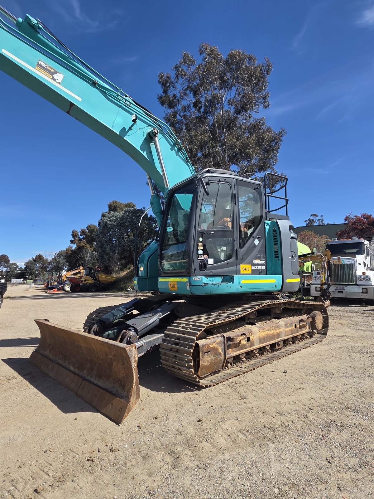 
								2020 Kobelco SK235SR-2 25T Excavator full									