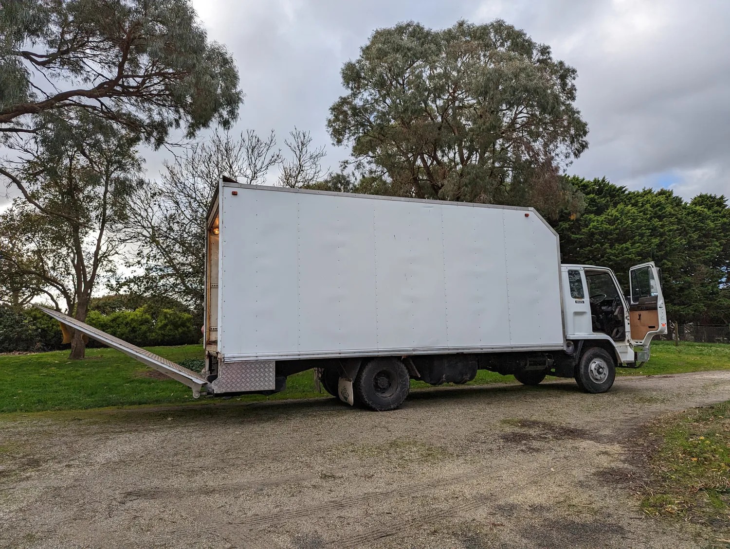
								1991 Isuzu FSR 450 Medium full									