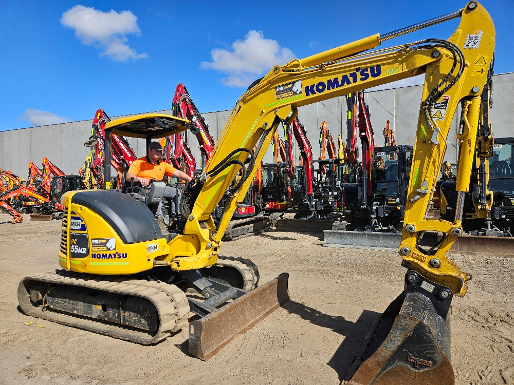 
								2022 Komatsu PC55MR-5 5.5T Excavator full									