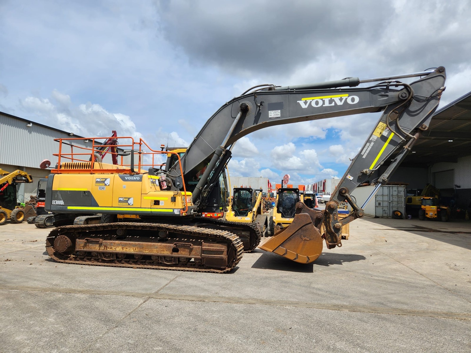 
								2019 Volvo EC300DL 30T Excavator full									
