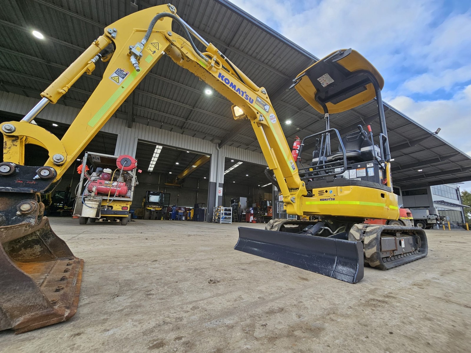 
								2022 Komatsu PC18MR-3 1.8T Excavator full									