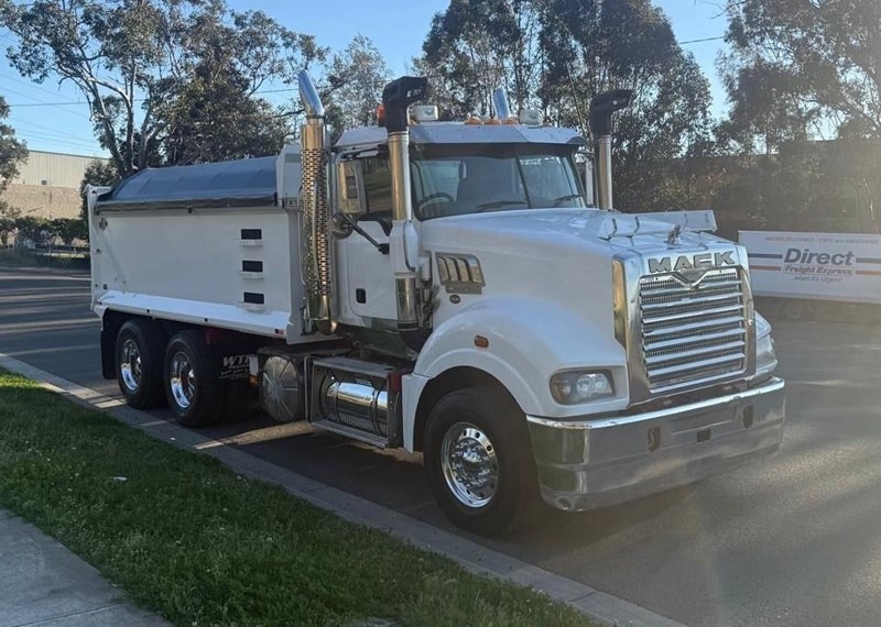 
								2014 Mack Super-Liner full									