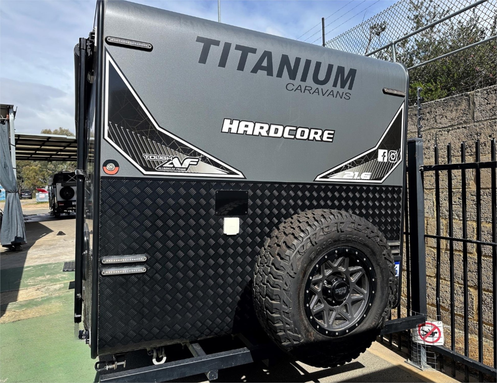 
								2023 Titanium Hardcore Bunk 216 full									