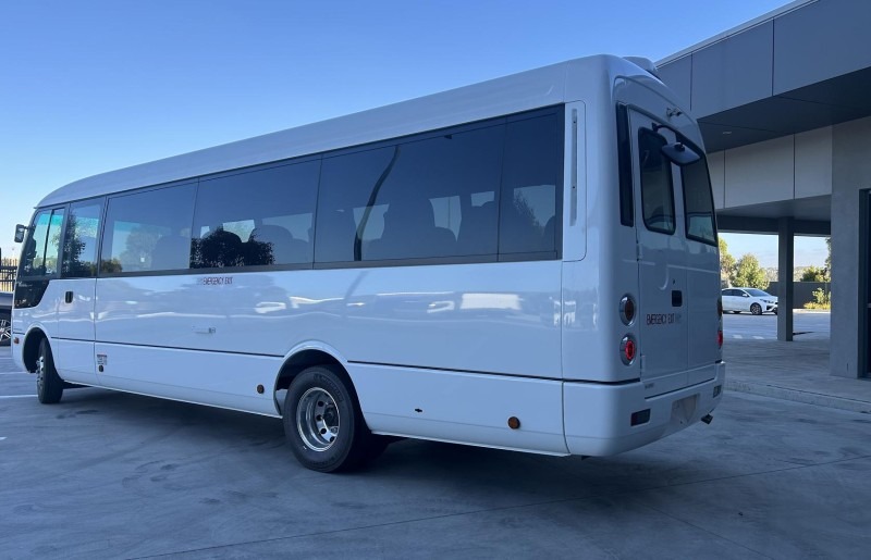 
								2025 Mitsubishi Fuso Rosa Deluxe 25 full									
