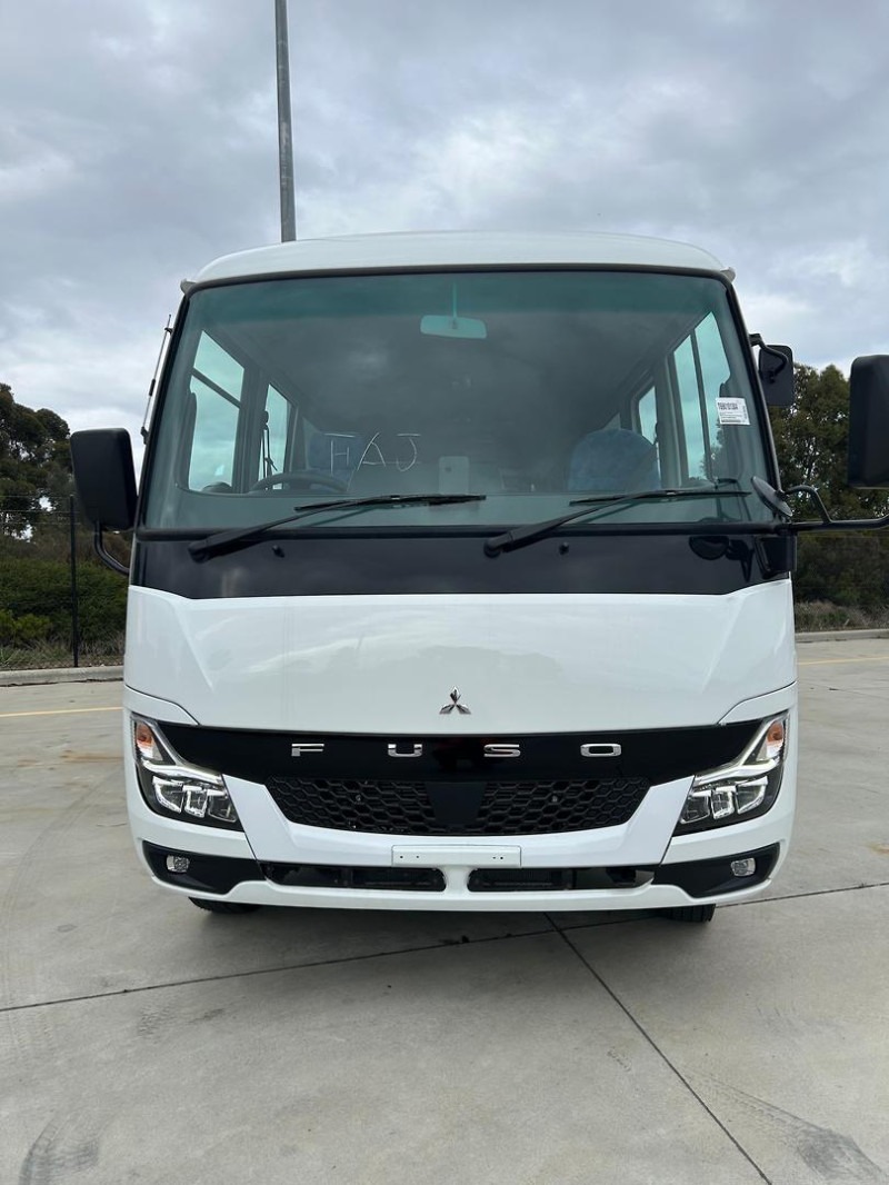 
								2026 Mitsubishi Fuso Rosa 22 Seat Deluxe full									
