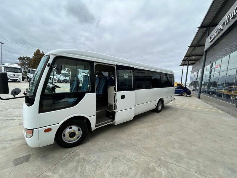 
								2019 Mitsubishi Fuso Rosa 25 Seat Mini Coach full									