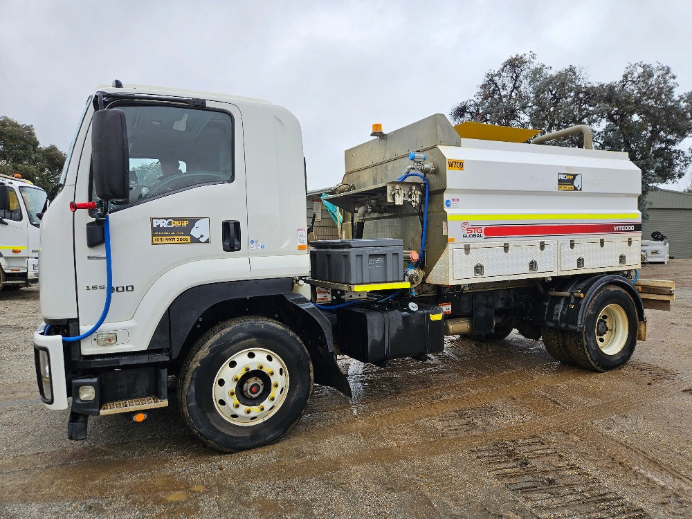 
								2021 Isuzu FVD 165-300 Water Truck full									