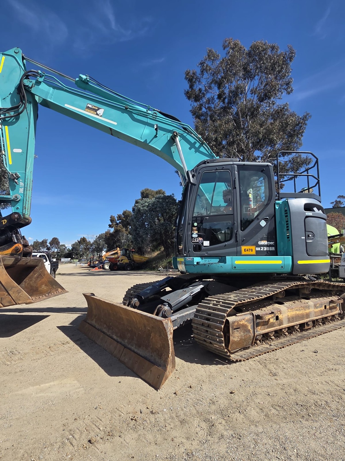 
								2020 Kobelco SK235SR-2 25T Excavator full									