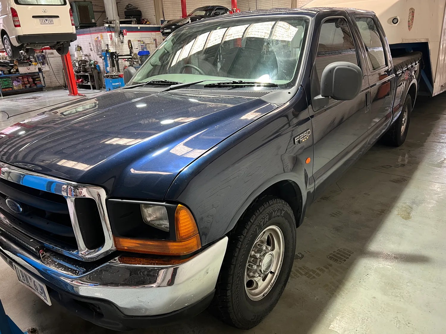 
								2002 Ford F250 and MRT Trailer full									