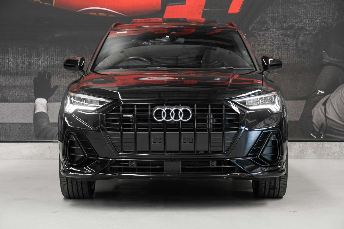 
								2022 Audi Q3 40 TFSI S line full									
