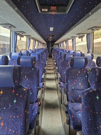 
								1998 Autobus Hi Deck 13.5, manual 54 passenger lap sash seat belted and toilet equipped coach full									