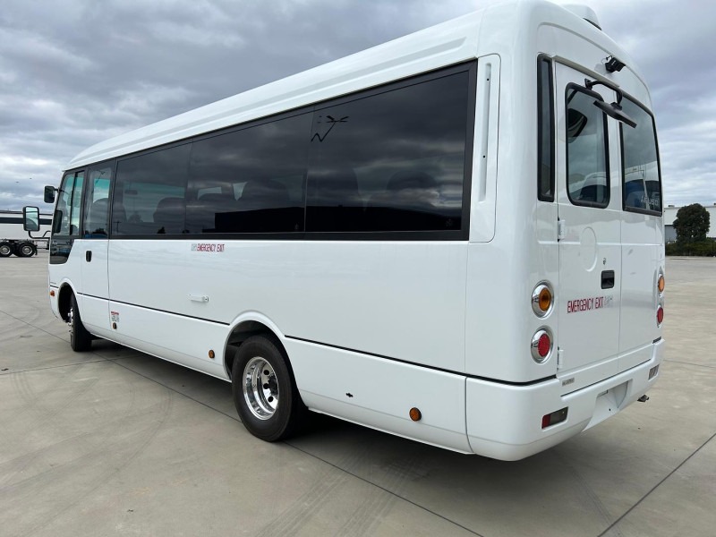 
								2026 Mitsubishi Fuso Rosa 22 Seat Deluxe full									