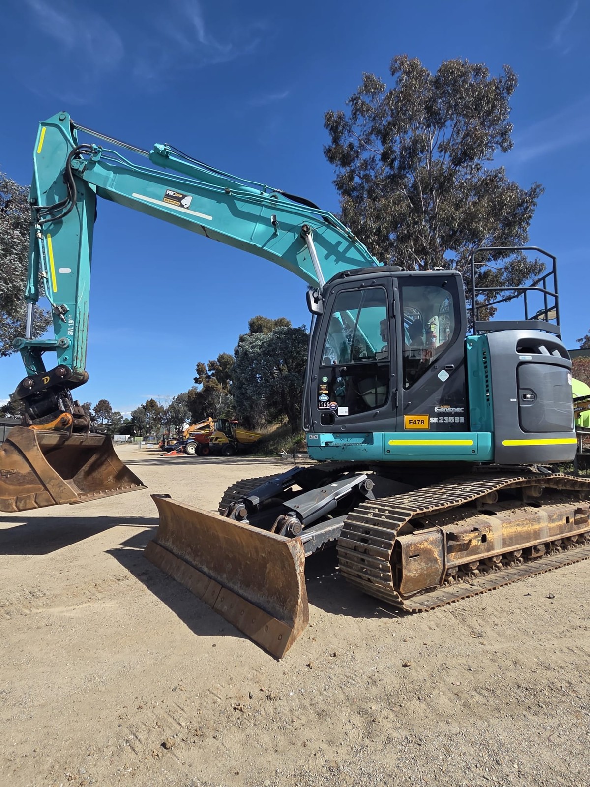 
								2020 Kobelco SK235SR-2 25T Excavator full									
