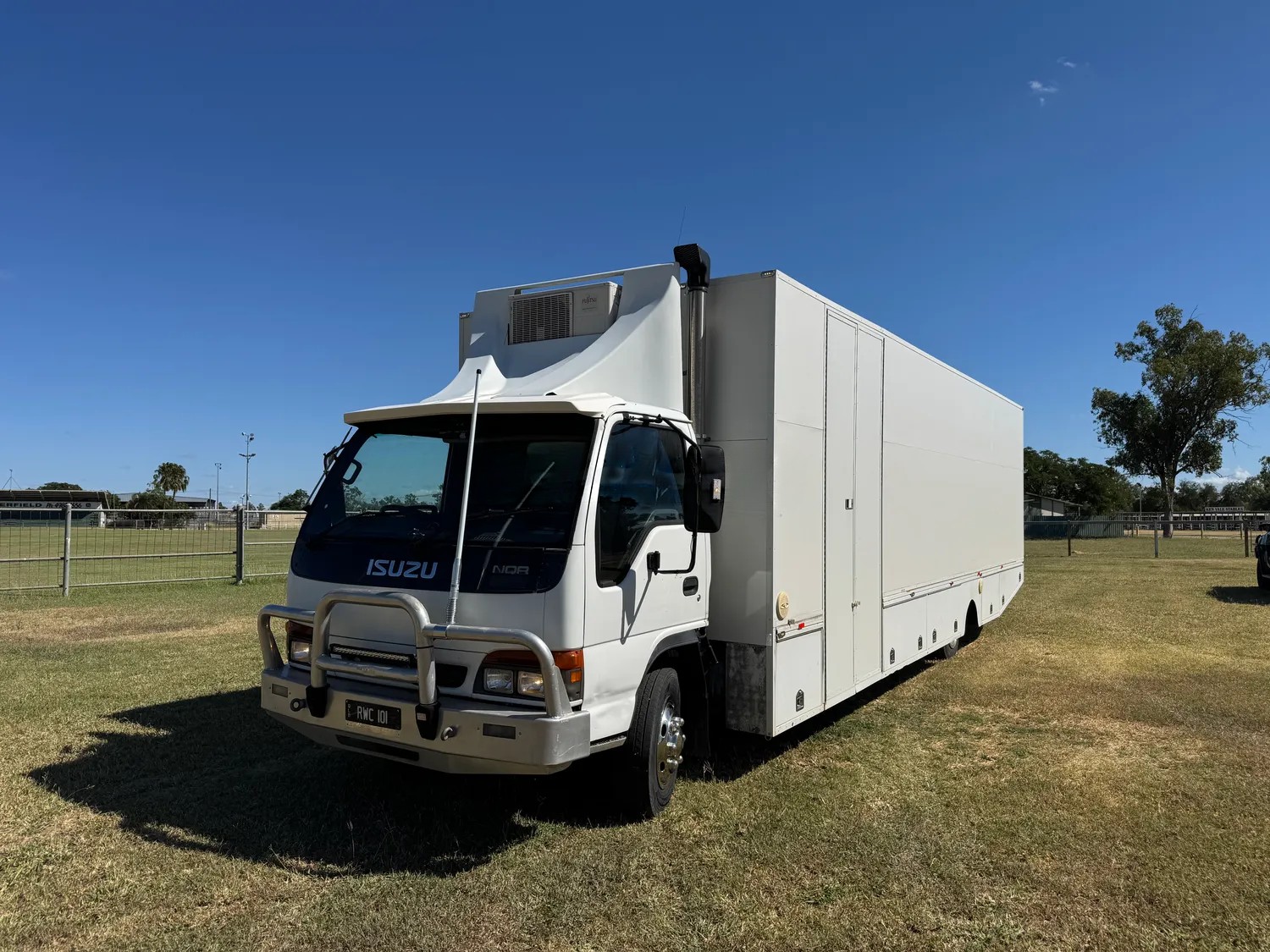 
								1999 Isuzu NQR full									