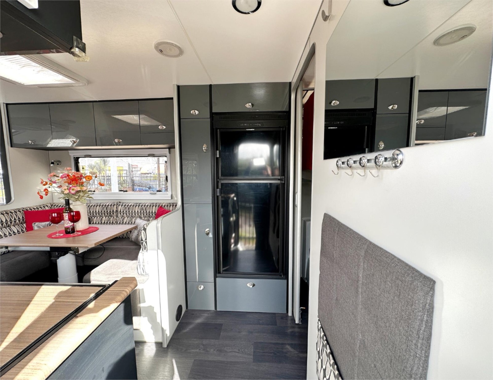 
								2018 On The Move Traxx Dirt Roader Series 2 Caravan Off-Road full									