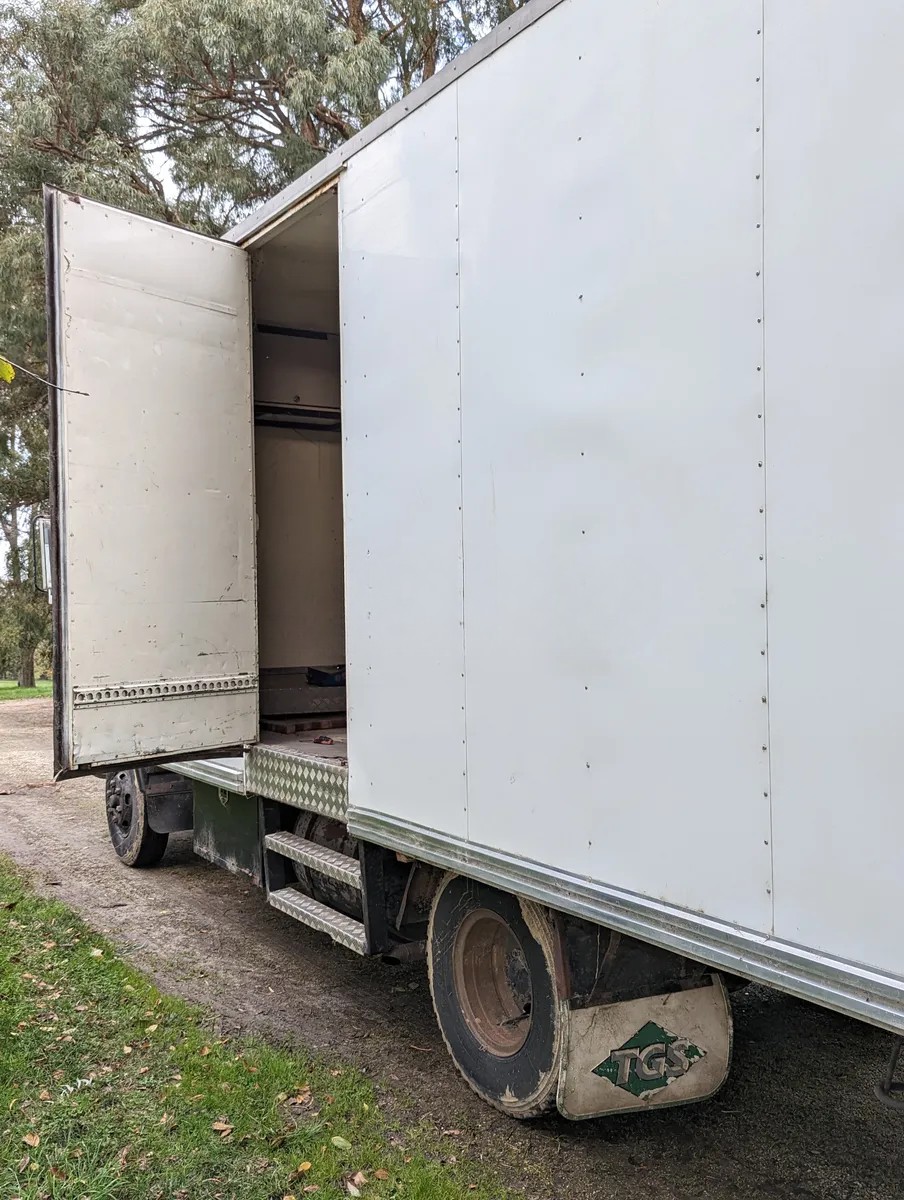 
								1991 Isuzu FSR 450 Medium full									