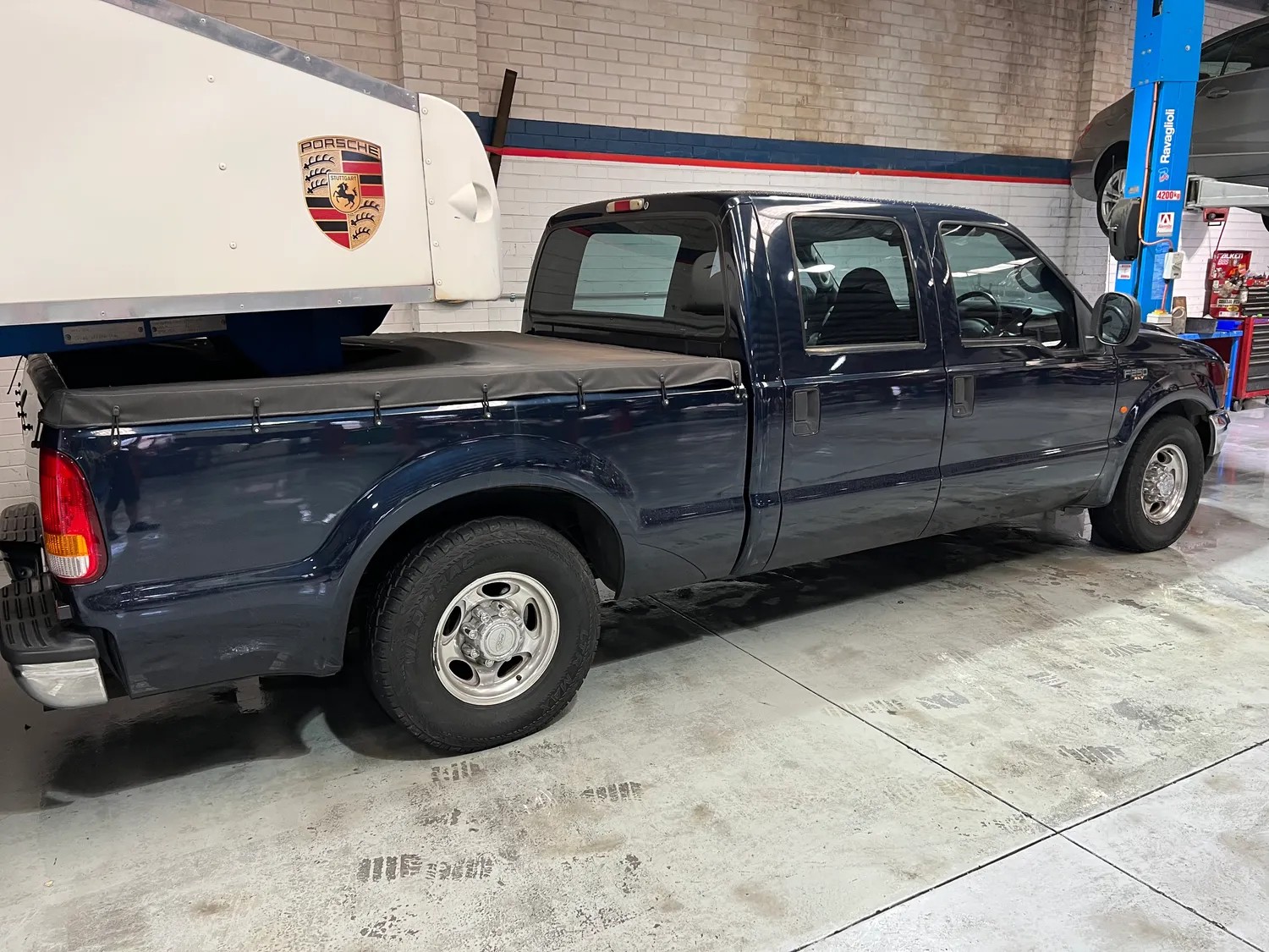 
								2002 Ford F250 and MRT Trailer full									