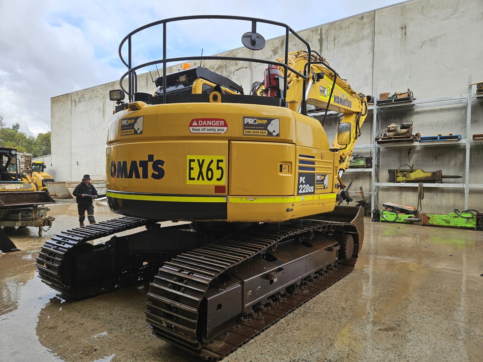 
								2018 Komatsu PC228US-8 24T Excavator full									