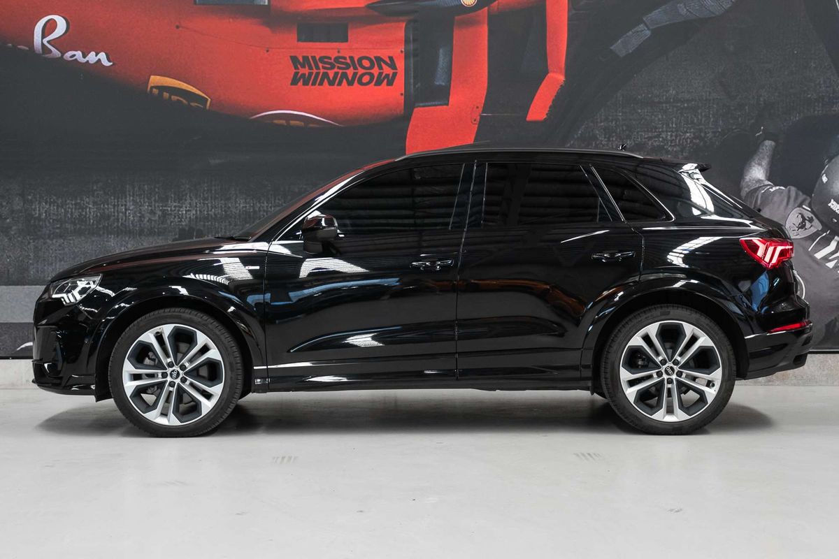 
								2022 Audi Q3 40 TFSI S line full									