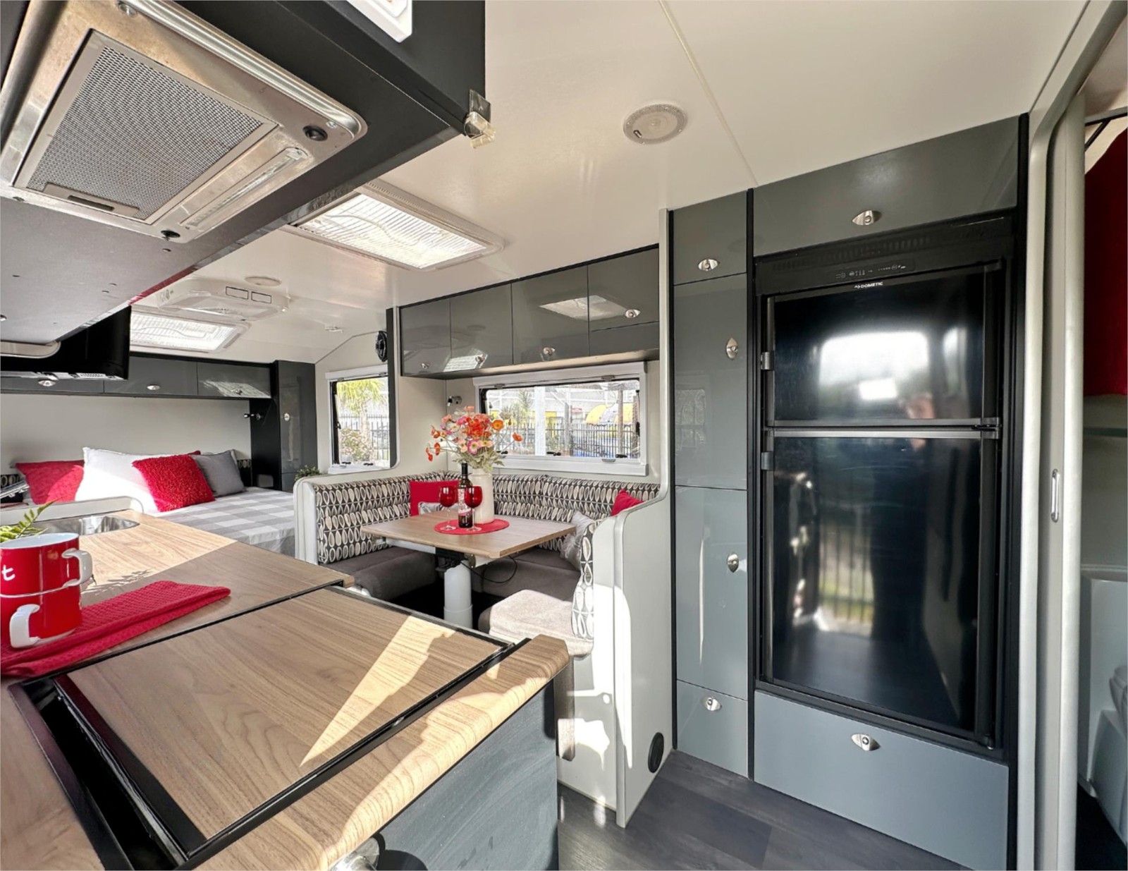 
								2018 On The Move Traxx Dirt Roader Series 2 Caravan Off-Road full									