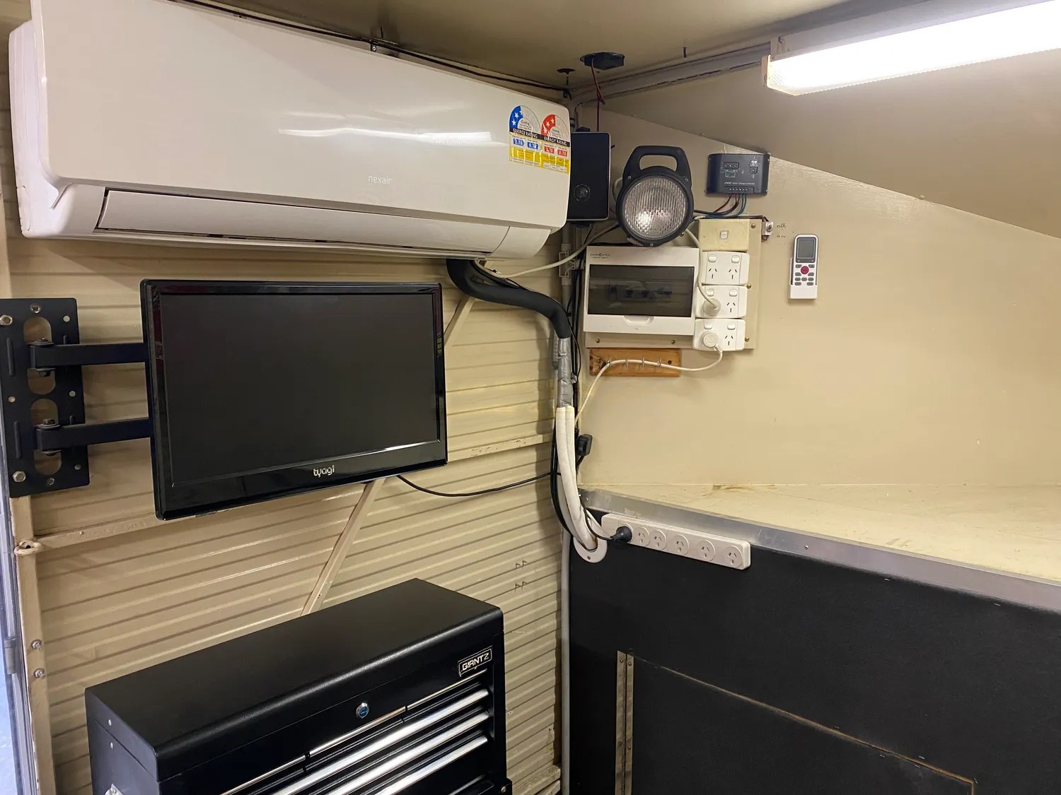 
								2011 W Trailers Enclosed Car /Merchandise Trailer full									