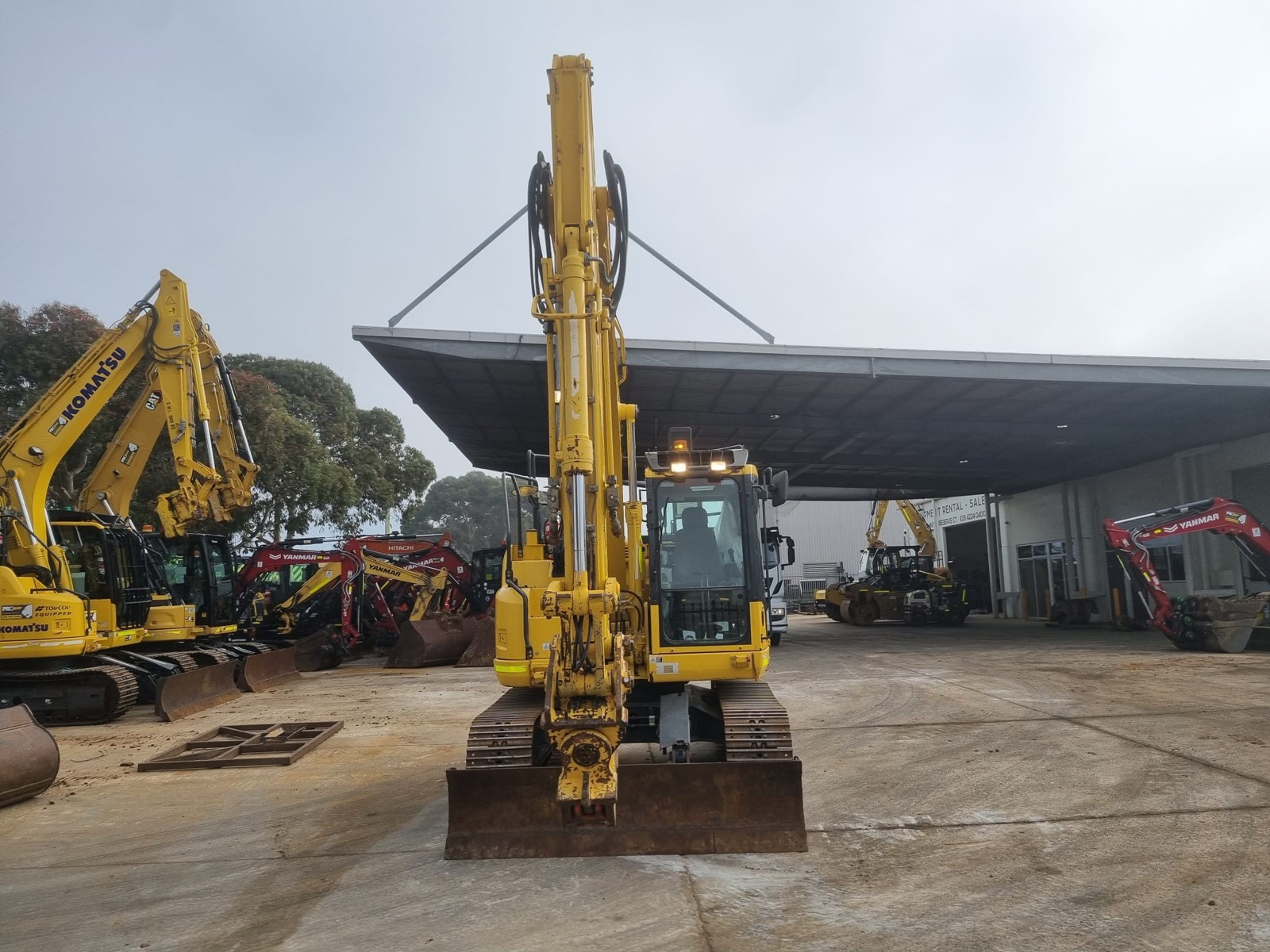 
								2021 Komatsu PC138US-11 15T Excavator full									