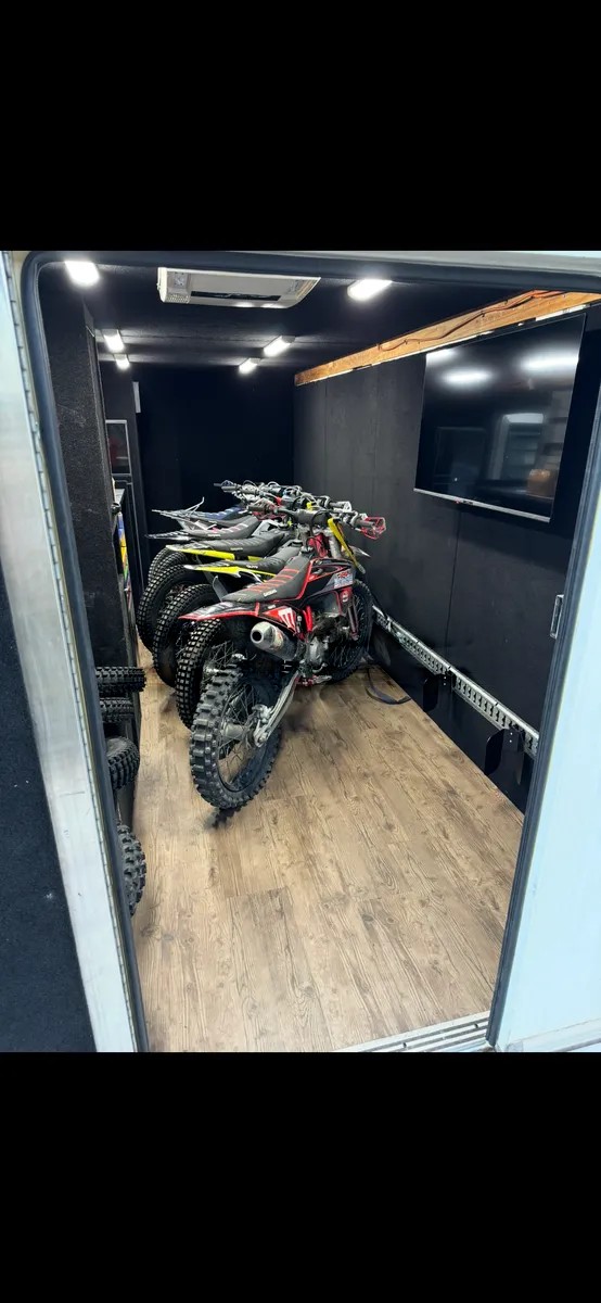 
								2011 Isuzu FFR500 Race Bike Transporter full									