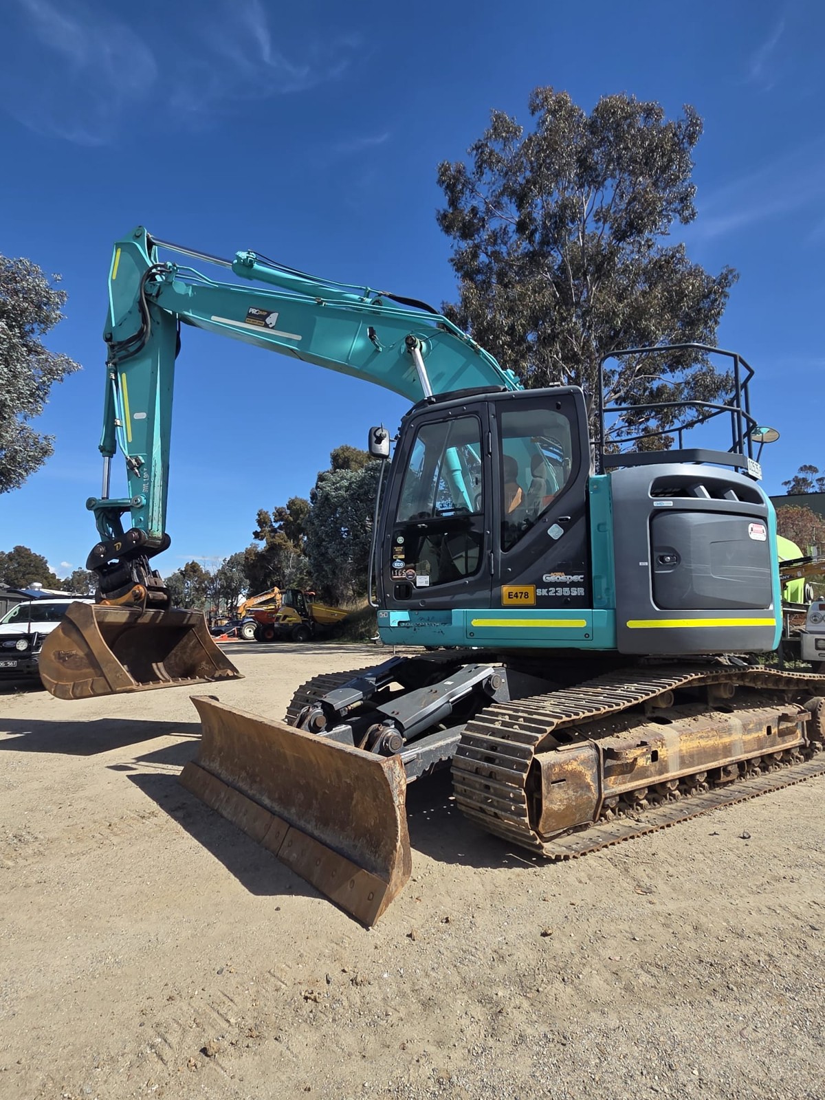 
								2020 Kobelco SK235SR-2 25T Excavator full									
