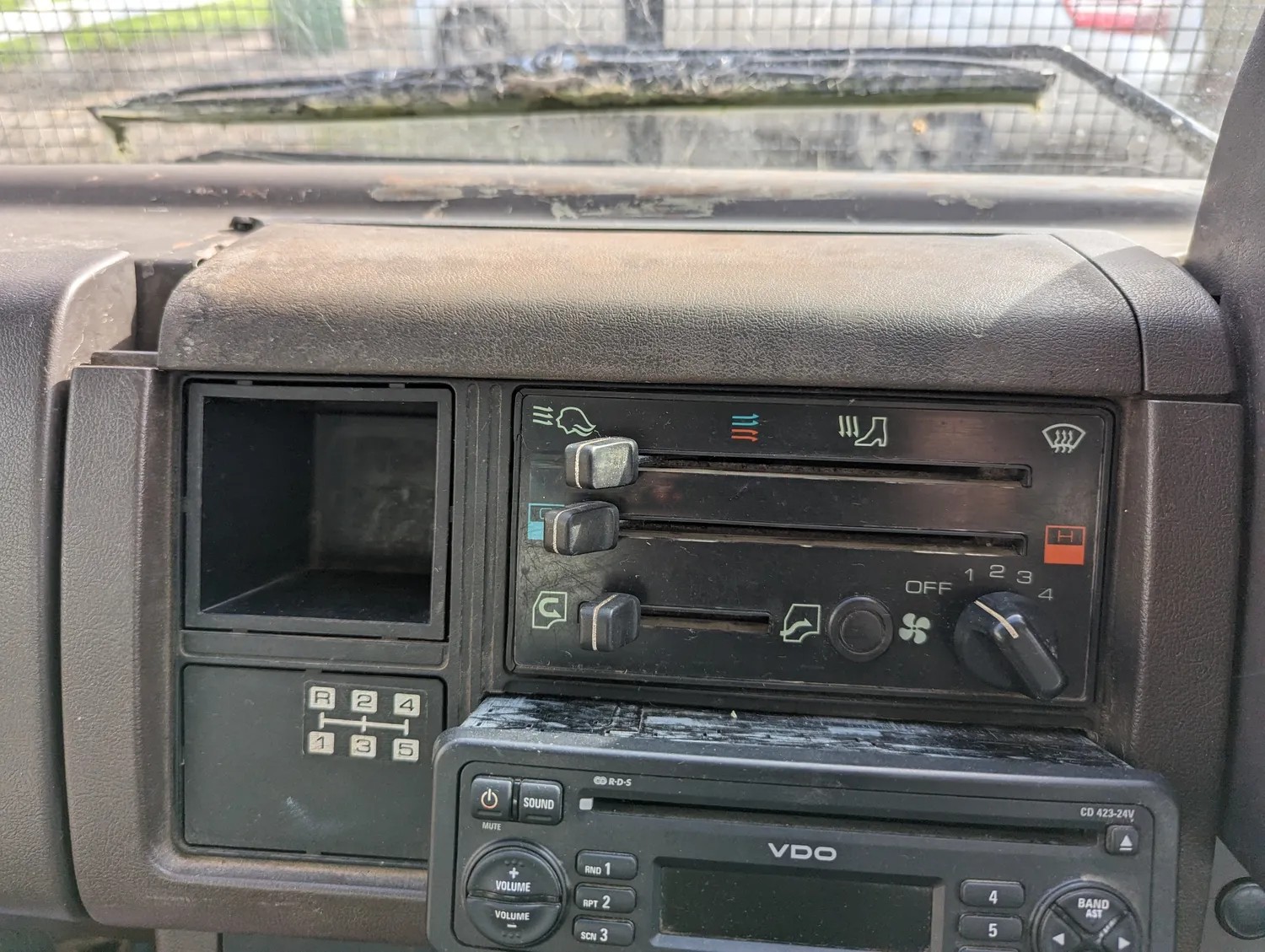
								1991 Isuzu FSR 450 Medium full									
