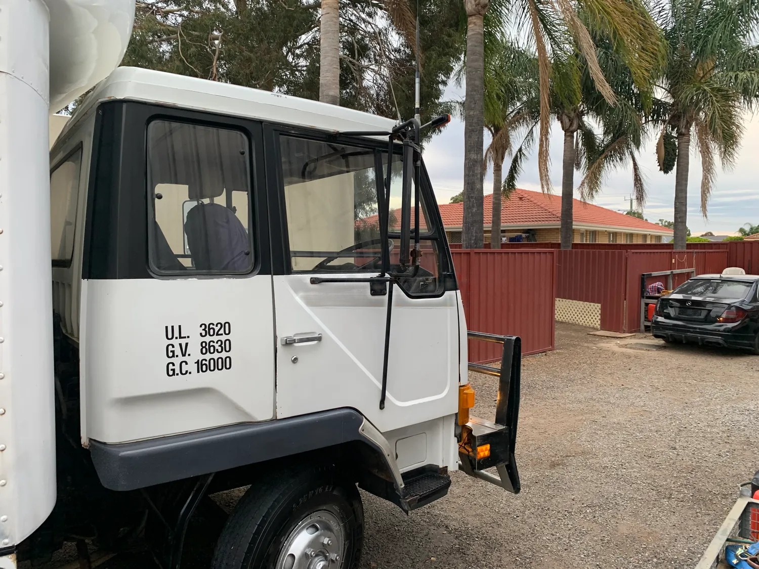 
								1985 Fuso FK415 Transporter full									