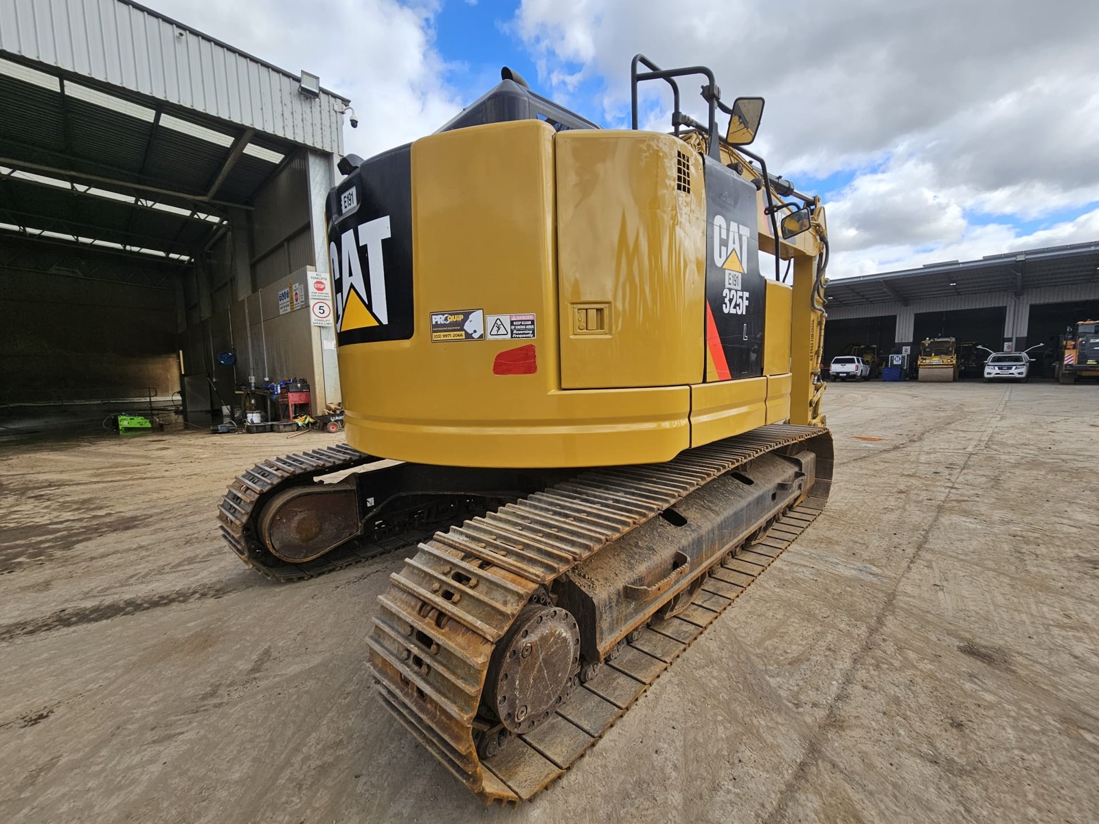 
								2017 Caterpillar 325FL 25T Excavator full									